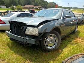 176.ch1u05 Chrysler High Mounted Stop Light Fits 2005 300
